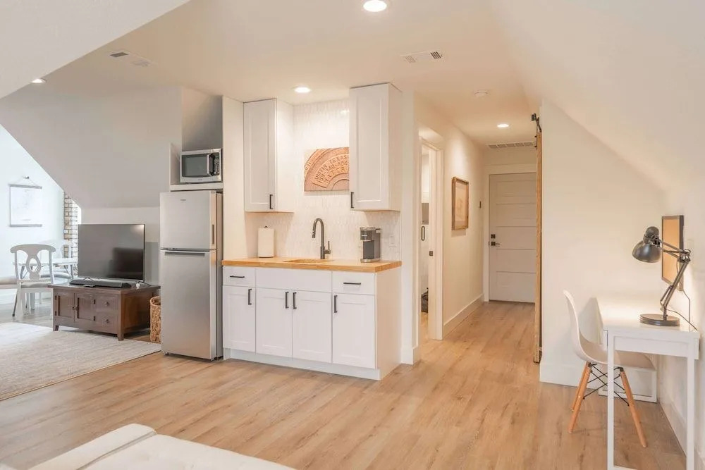 Scarlet Ridge Retreat - Near Wineries & DT Austin!