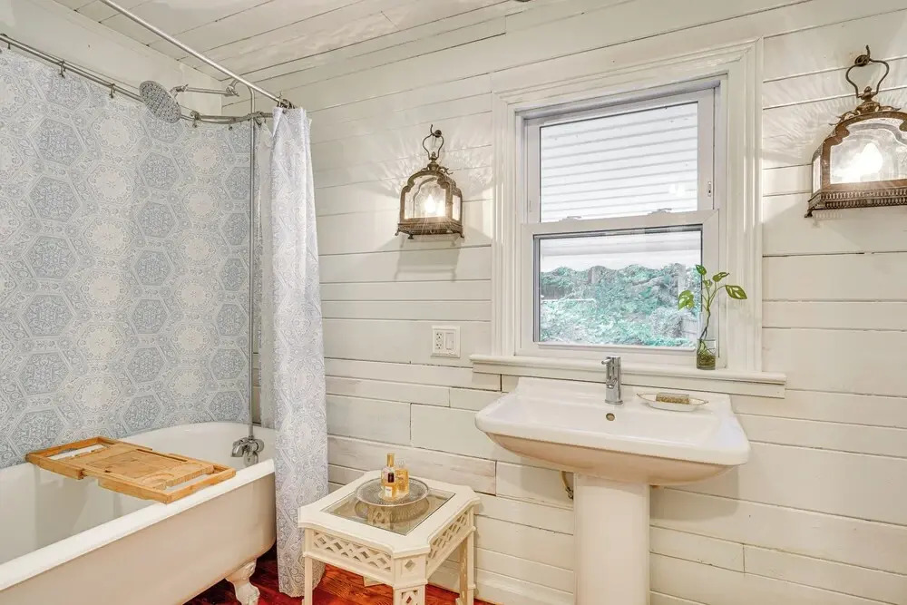 Isle of Palms Getaway w/ Patio, Walk to Beach!