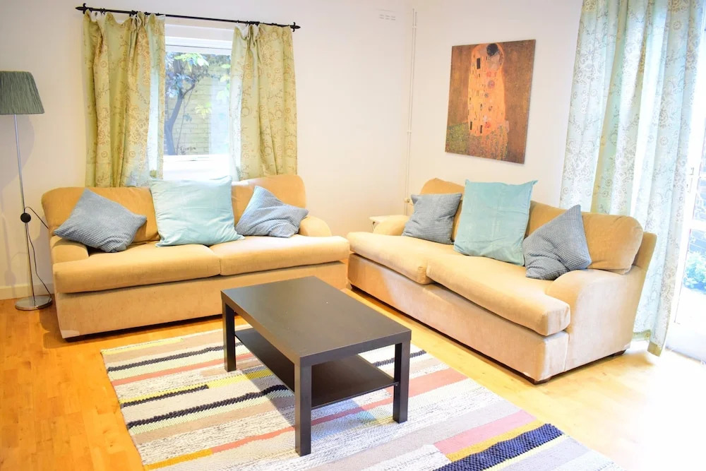 2 Bedroom Islington Flat Next to Regent's Canal