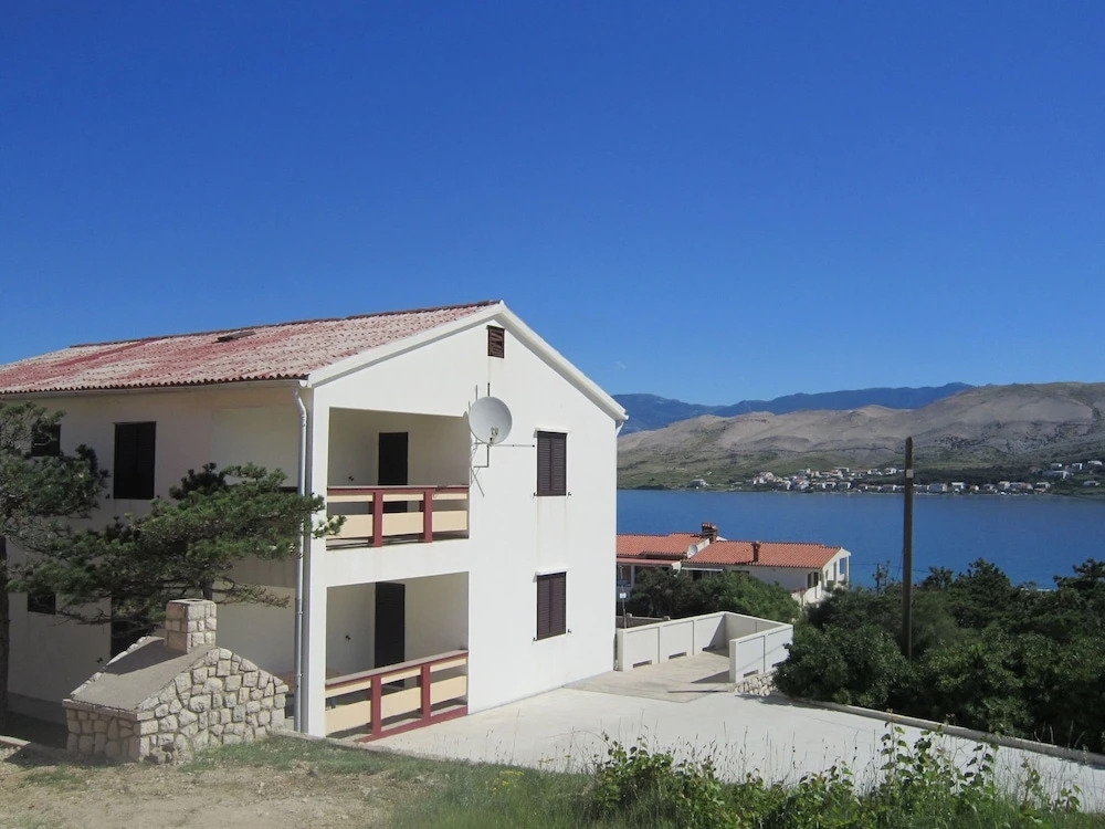 Seven-Bedroom Holiday Home in Pag