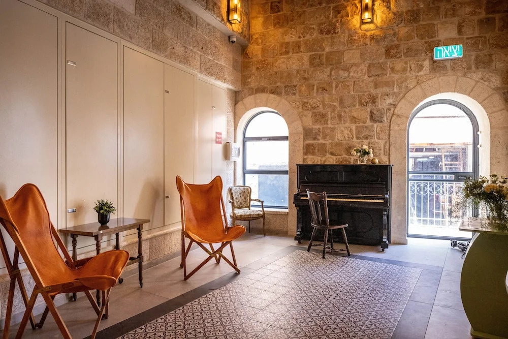 Old Charm & Modern Meets by Sea N' Rent