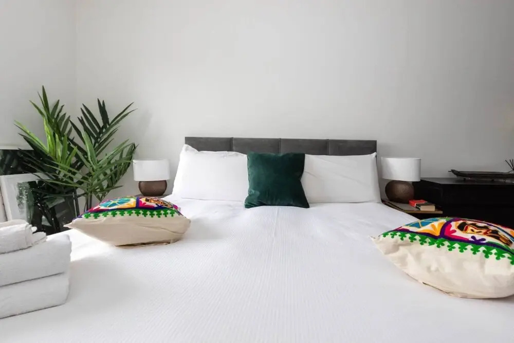 Tranquil & Stylish 1 Bedroom Flat With Private Balcony