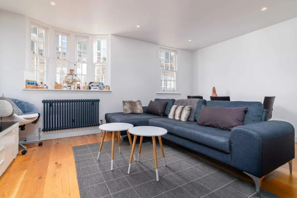 Spacious 2BR in West Kensington by GuestReady