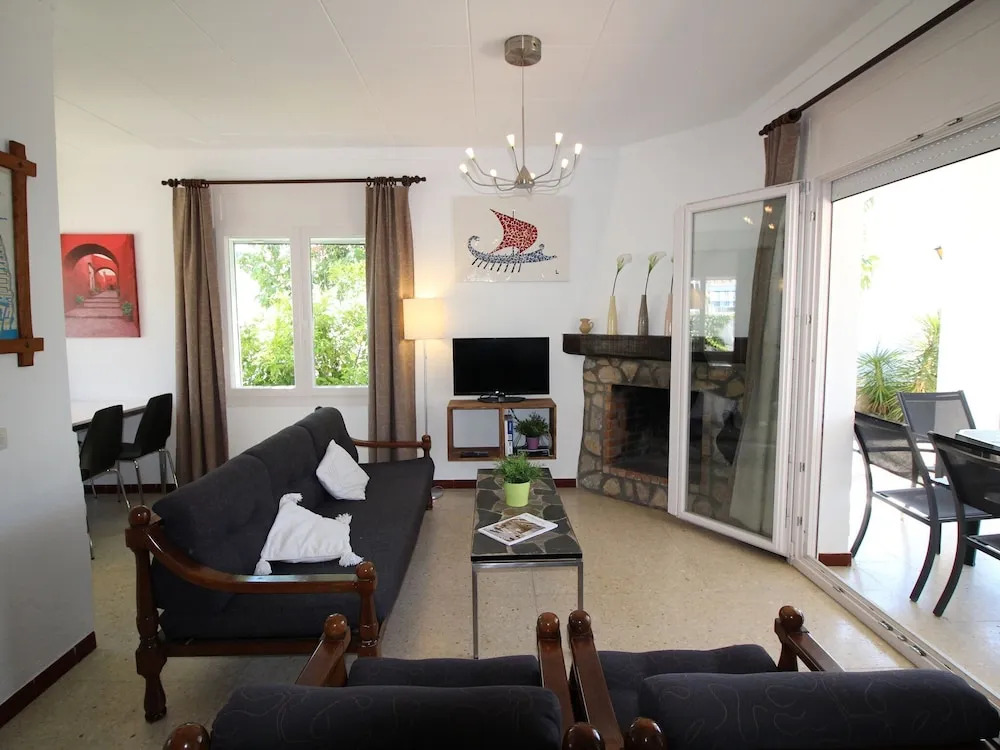 House With Outdoor Studio in Quiet Sector of Empuriabrava