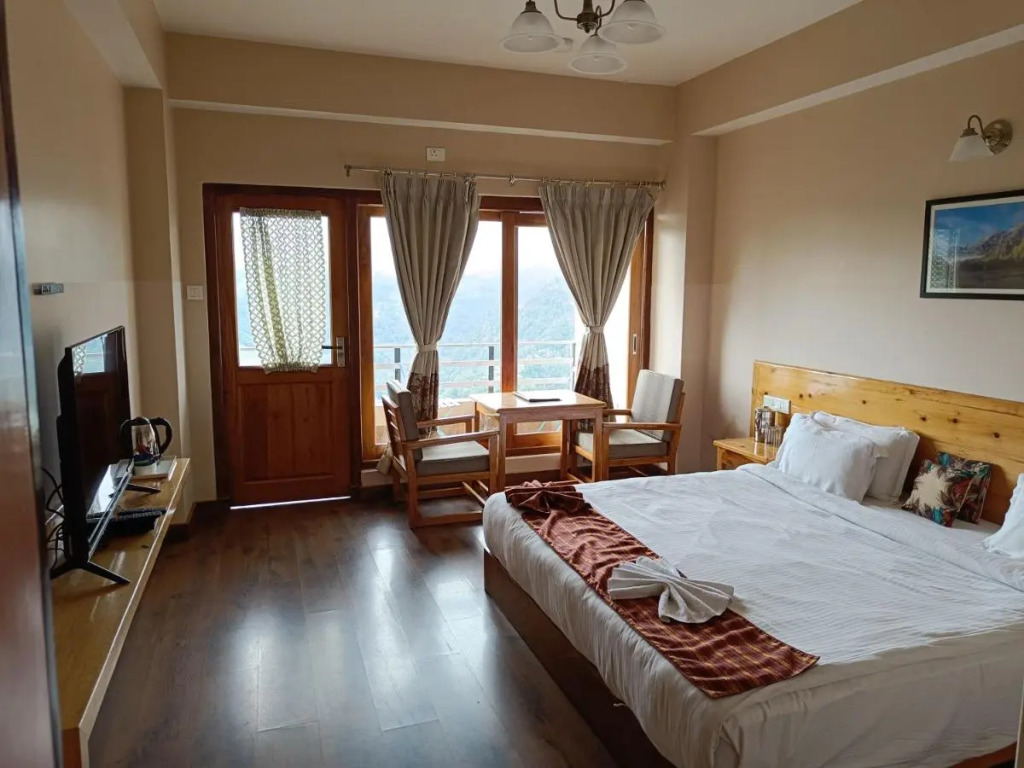 Hotel 100 Petals - Gangtok 12 mins from MG Marg