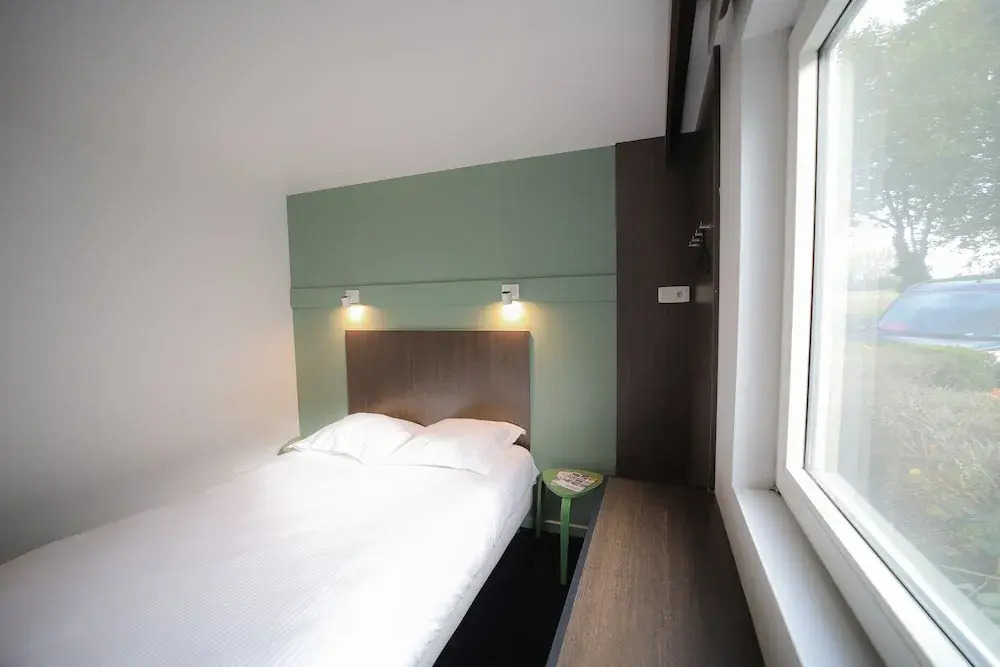 Travel Hotel Kruisem - next to E17 Gent Kortrijk