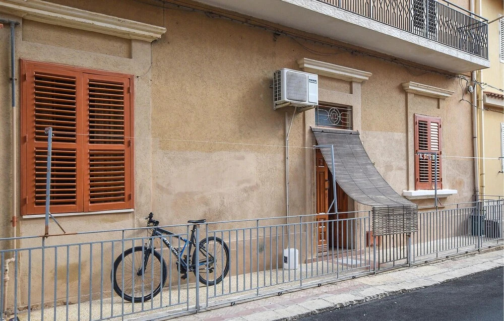 Beautiful Apartment in Pozzallo With Wifi and 2 Bedrooms