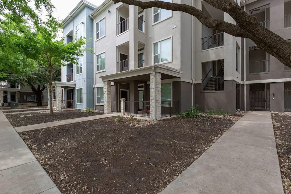 1BR2BR Downtown Austin byWanderjaunt