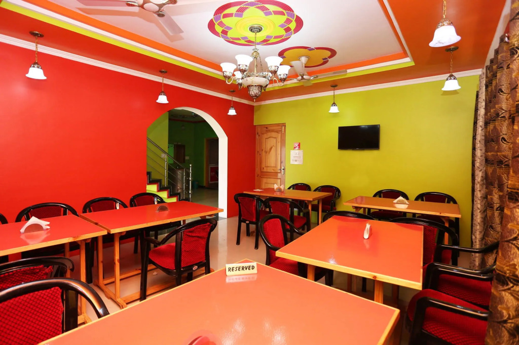 OYO 4484 Hotel EL Classics