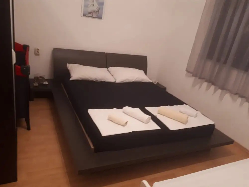 Lovely Apartment in Pirovac With Balcony