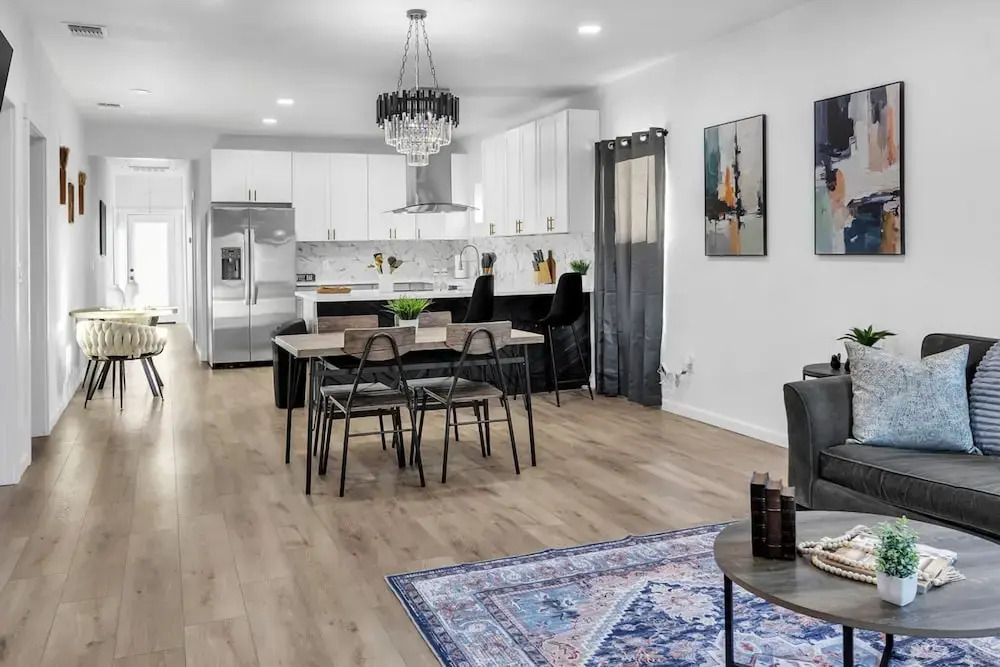 Stylish 4BR Home Family-friendly Near Downtown