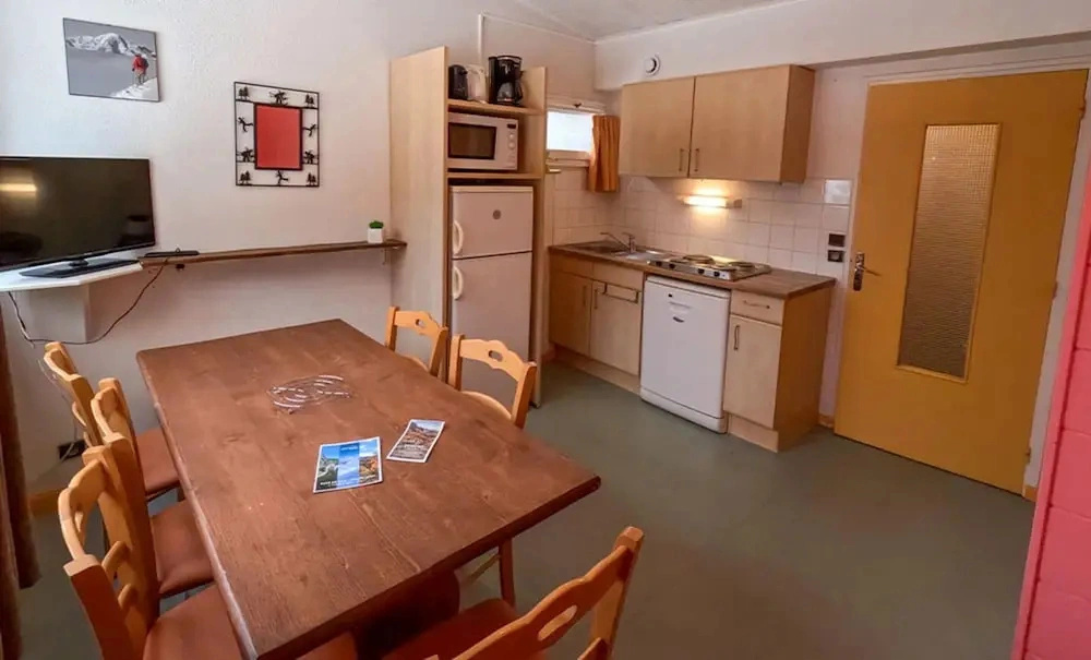 Large Stay Near Lelex Shops