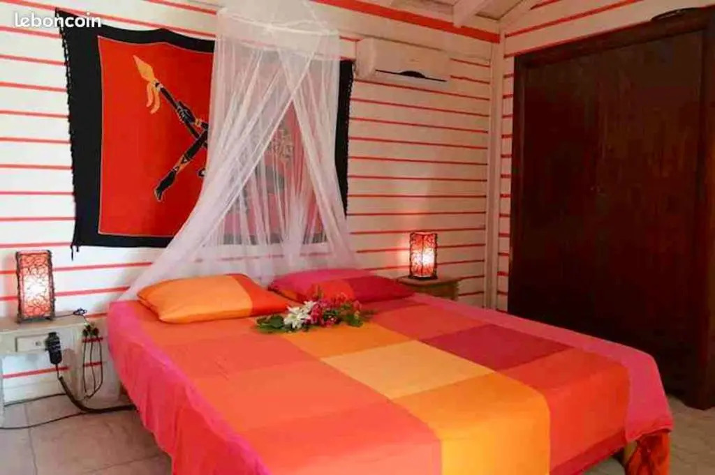 Maison de 2 chambres a Pointe Noire a 150 m de la plage avec vue sur la mer piscine partagee et jardin clos