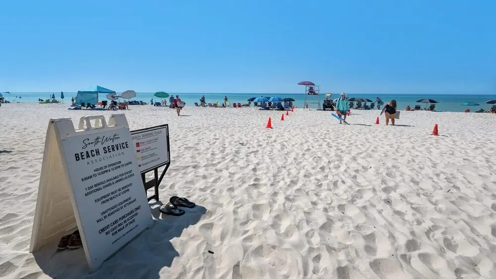 3br/2ba, Sleeps 6, BBQ Grill, Pool, Beach Access + Free Attraction Tickets!