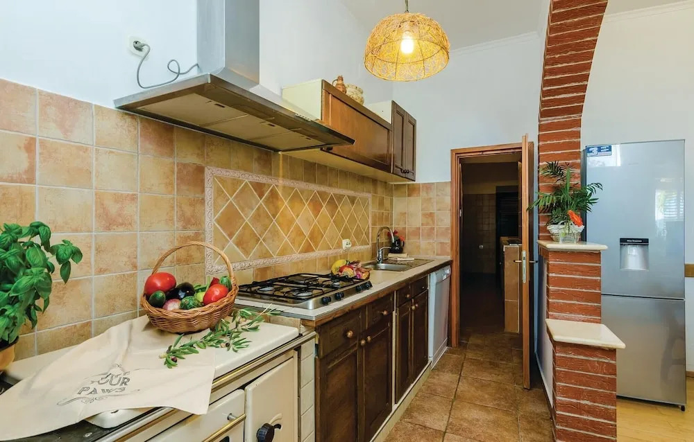 Awesome Home in Drvenik With Wifi and 5 Bedrooms