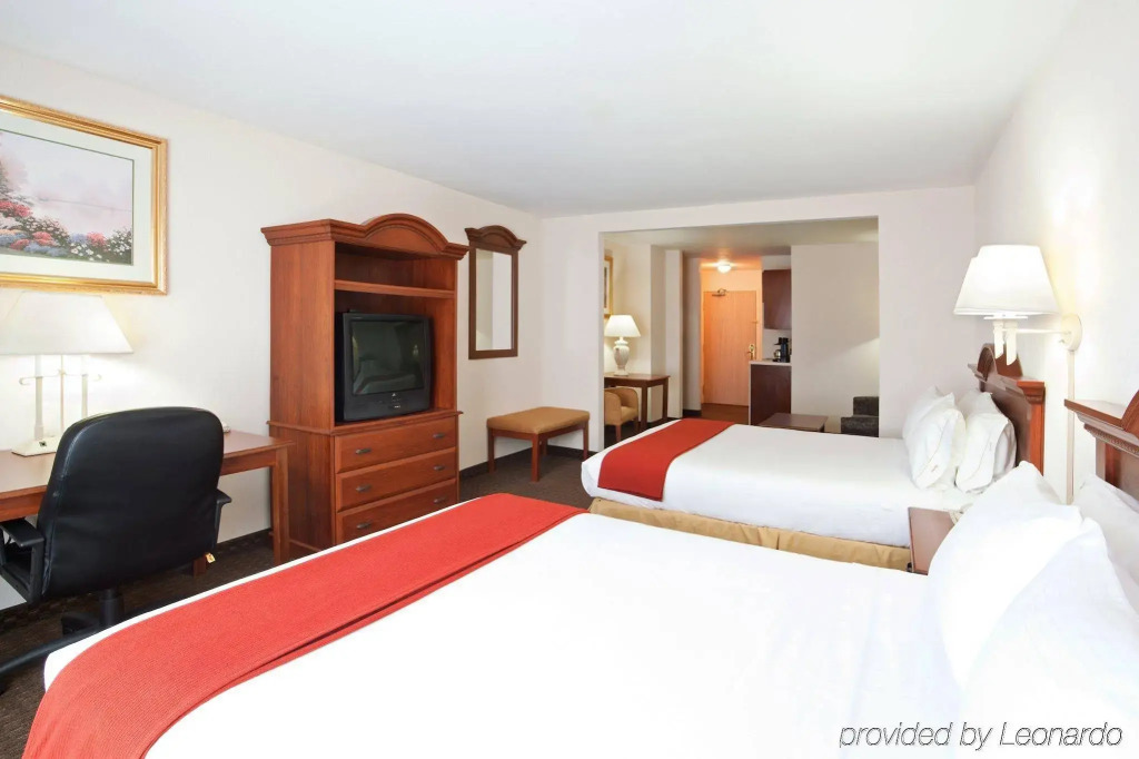 Holiday Inn Express Hotel & Suites Marion by IHG