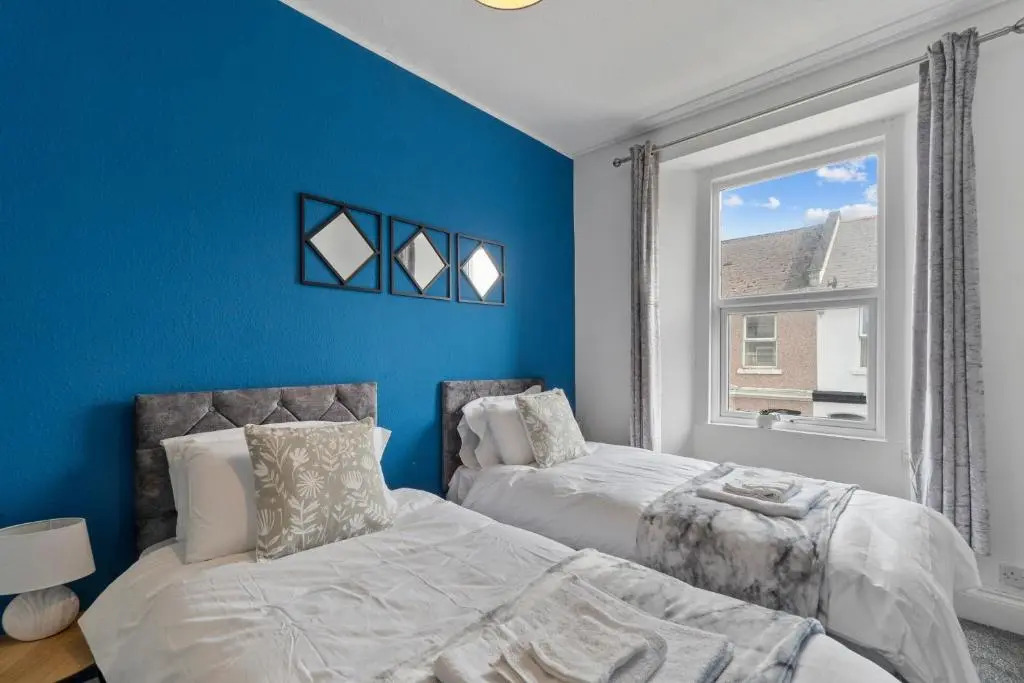 Spacious Holiday Home & Plymouth Pier & Free Parking