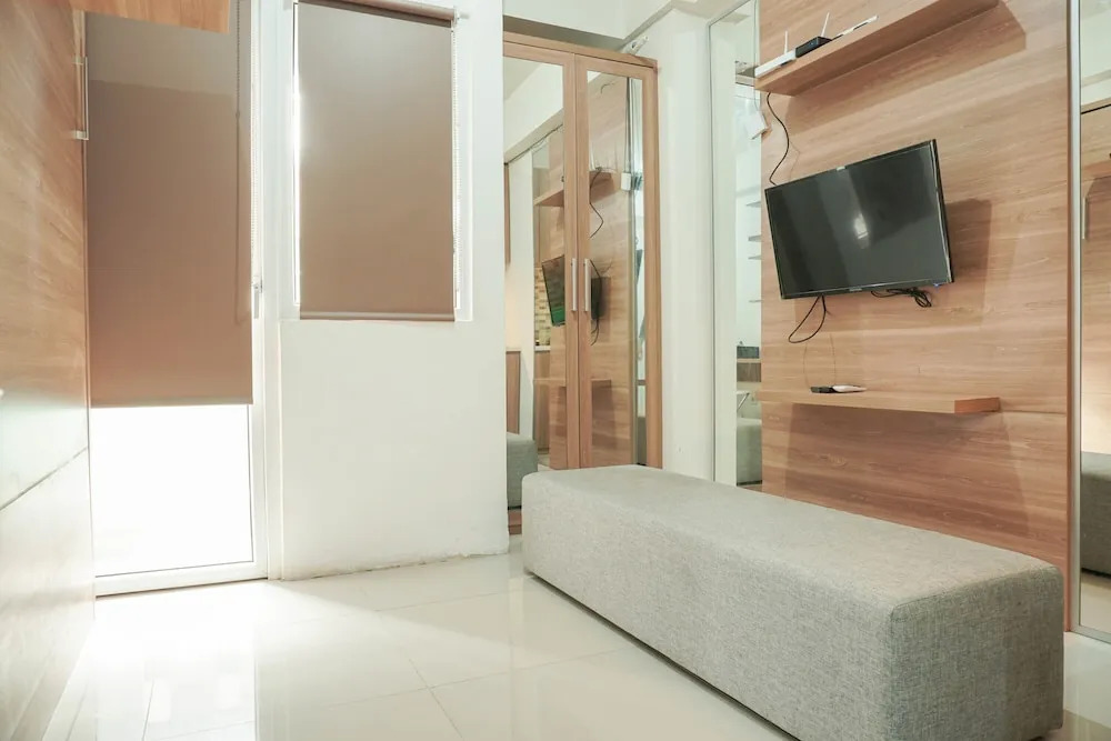Lovely and Strategic Studio at Green Pramuka Apartment