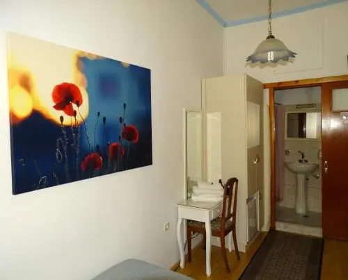 Anemones Rooms
