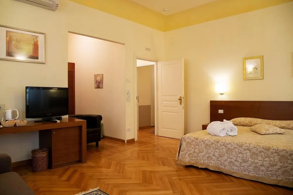 Residenza dei Capitani - Piazza del Popolo