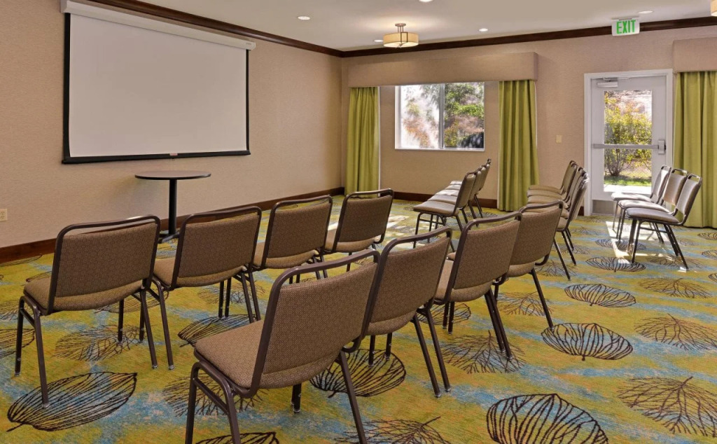 Holiday Inn Express & Suites Fresno River Park Hwy 41 by IHG