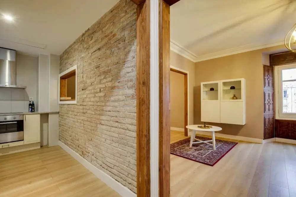 Cosy 3 Bed 2 Bath in Vibrant Eixample, Near Metro