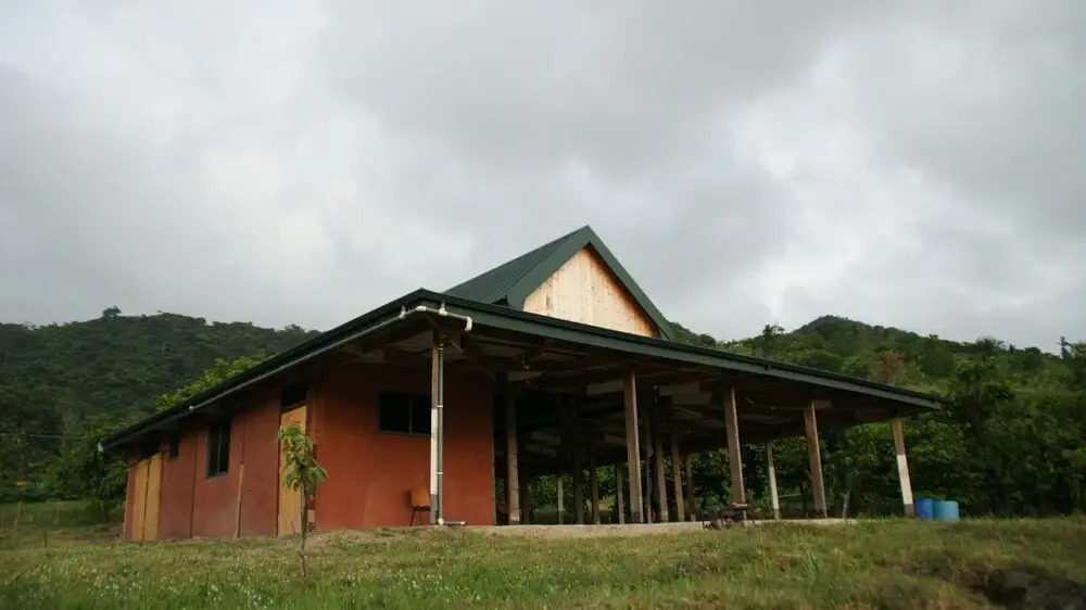 Lodge Hummingbird - Lake Bosomtwe