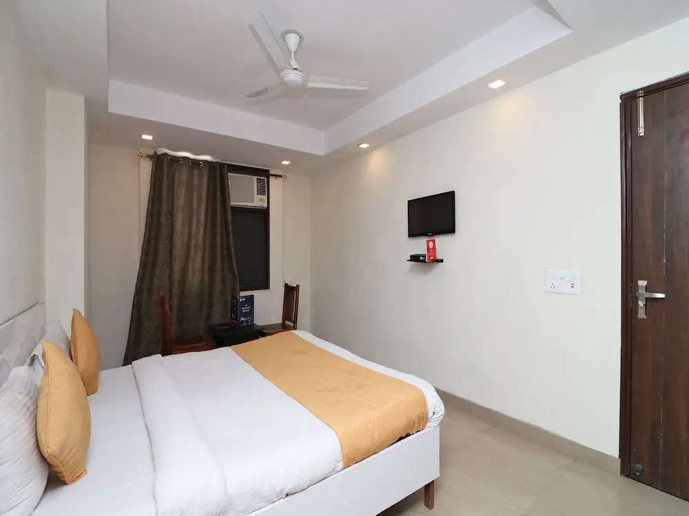 OYO 13301 Mayesha residency