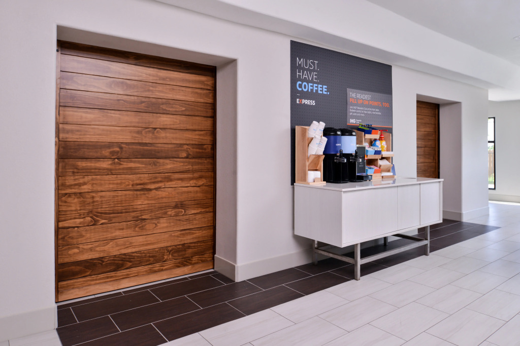 Holiday Inn Express & Suites Elgin By IHG