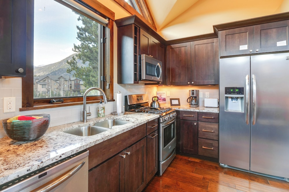 Frisco Condo w/ Rooftop Deck: Walk to Main St!