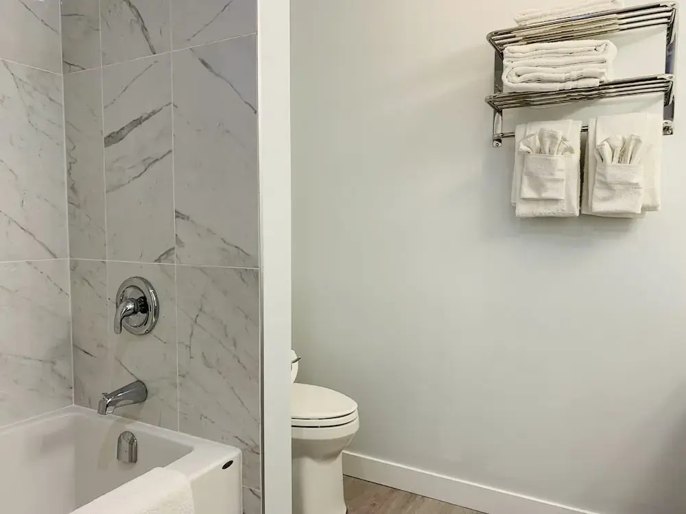 A Lovely Studio with Full Kitchen & AC