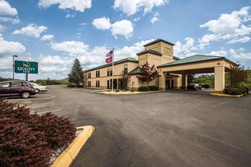 Holiday Inn Express Rogersville-Hwy 11W