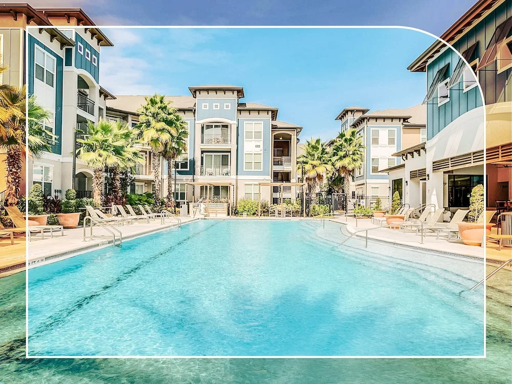 Universal Studios - Disney Apartments by Nuovo