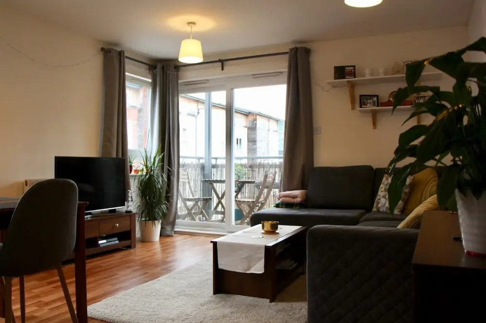 Modern Flat With a Lift and Balcony