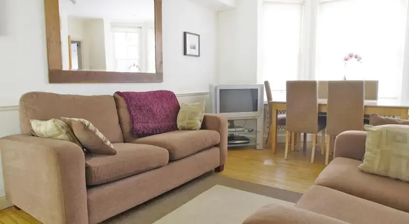 The London Agent - West Kensington III