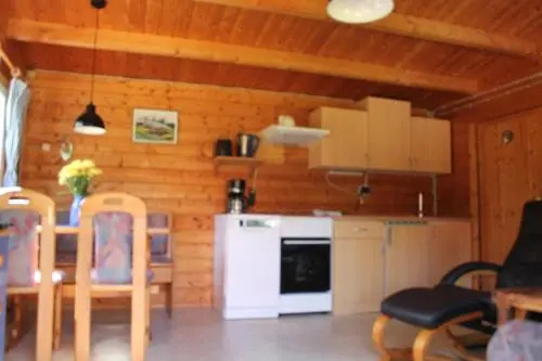 Haus Seerobbe-Blockhaus im Garten