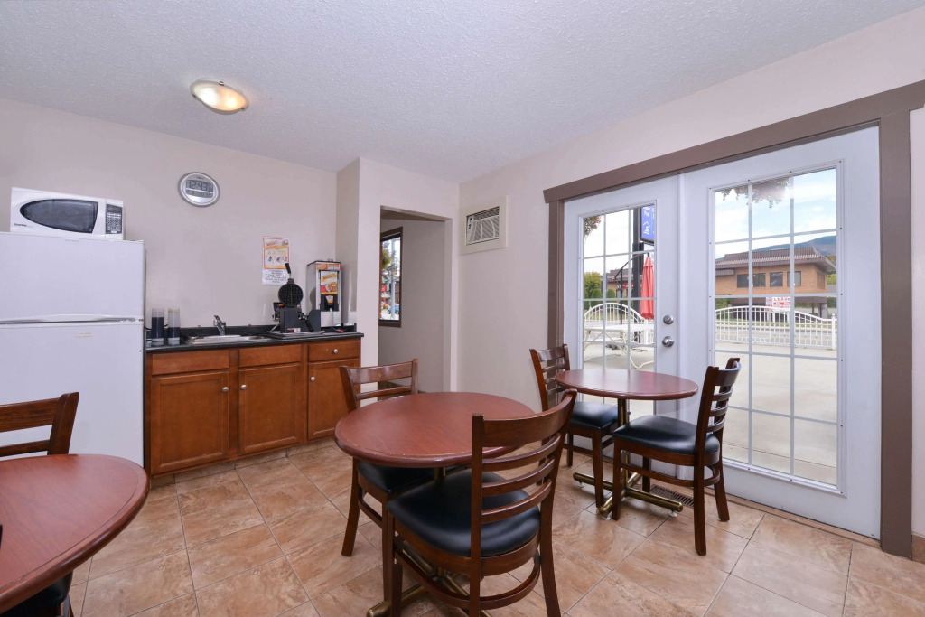 Canadas Best Value Inn & Suites-Vernon