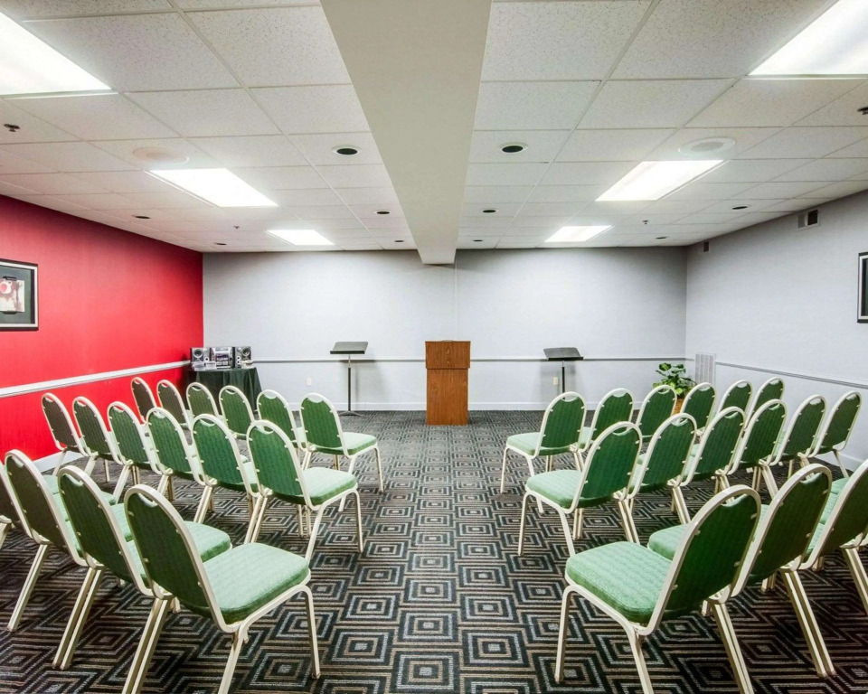 Comfort Suites Inn at Ridgewood Farm