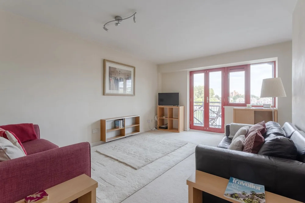 Quiet 3 Bedroom Apartment With Stunning Views