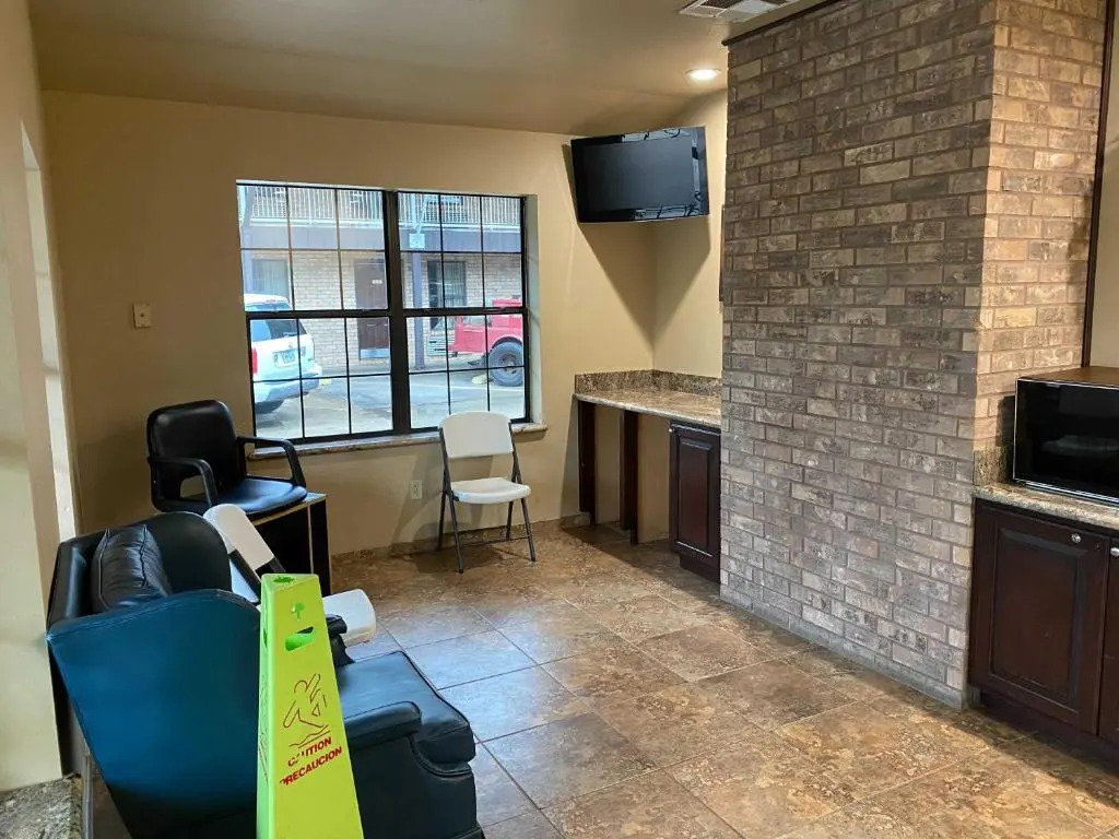 OYO Pinewood Inn & Suites Silsbee