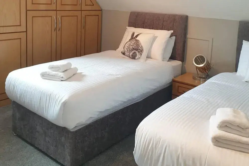 Overlooking Carlingford Lough Modern and Spacious!