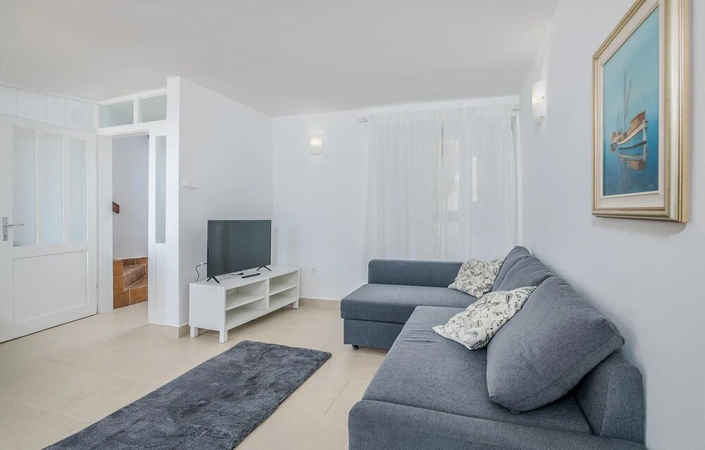 2 Bedroom Cozy Home In Dobrinj