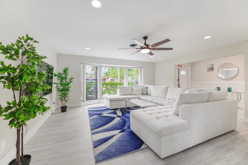 Great 3BR family house. Pool n Billiards