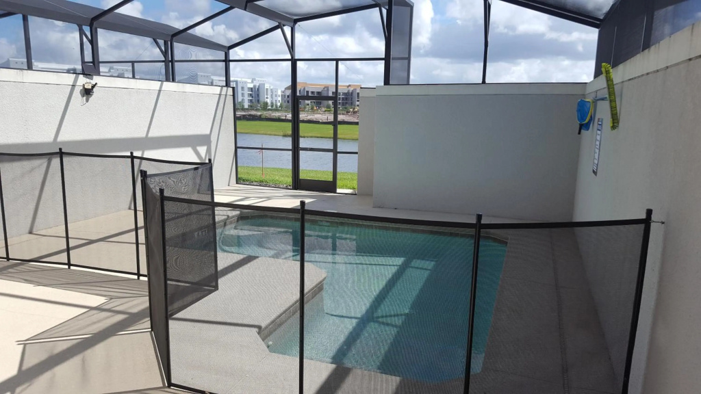 4 Bedroom Private Lakefront Town Home at Storey Lake near Disney World Parks