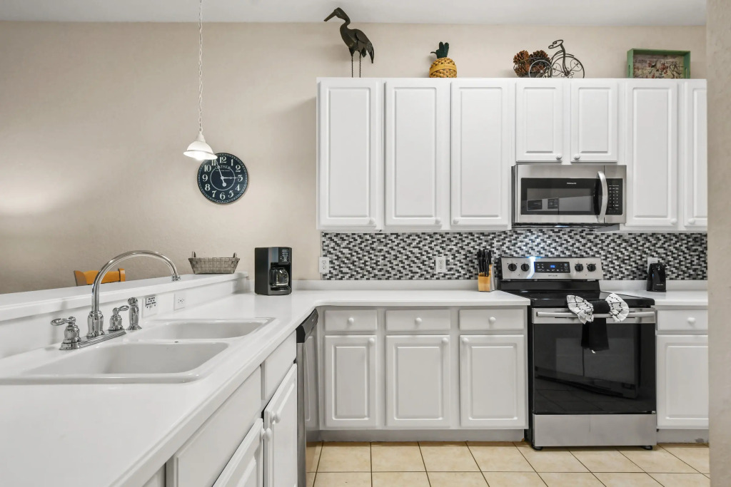 Ground floor unit lake view, best location, Davenport, US