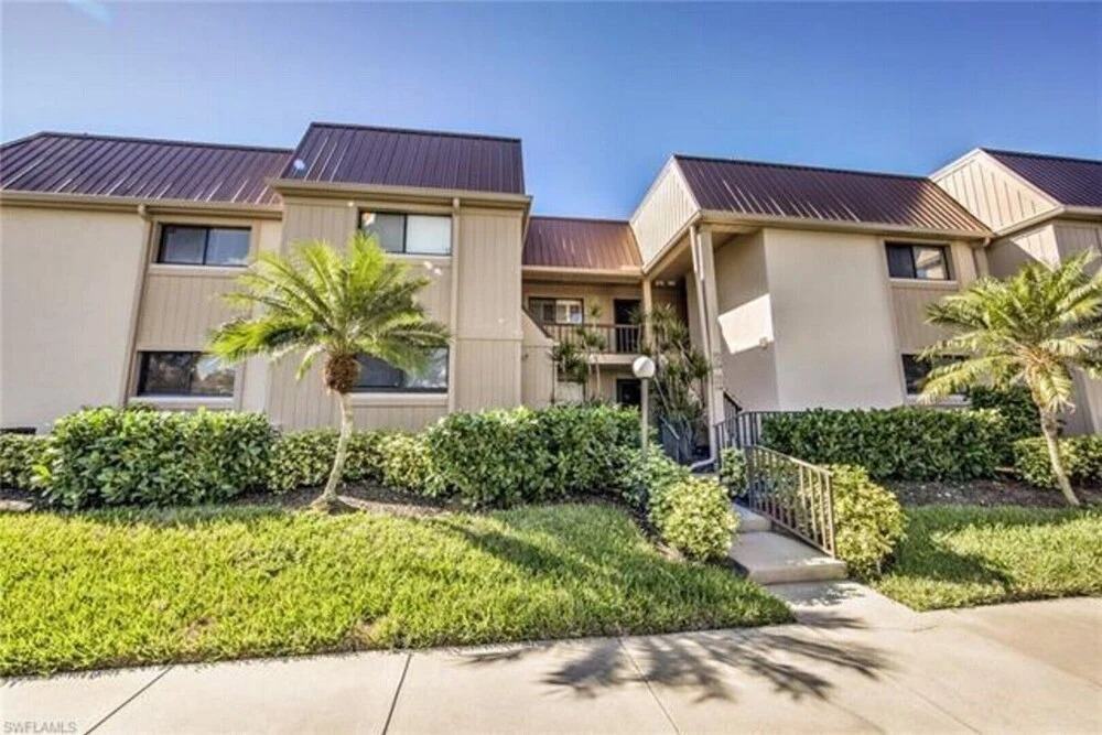 Estero Island Yacht Raquet Club Condo - Beautiful Canal Views