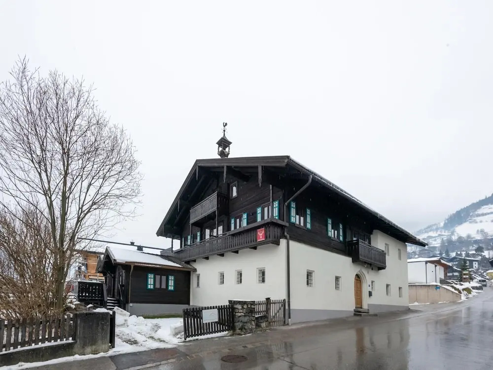 Traditional Holiday Home With Sauna in Niedernsill