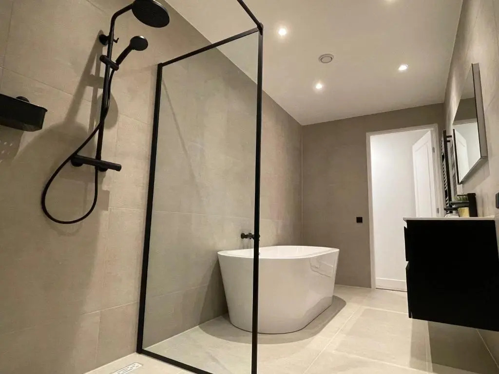 Happy 3 Bedroom Serviced Apartment 106m2 -MNL H-