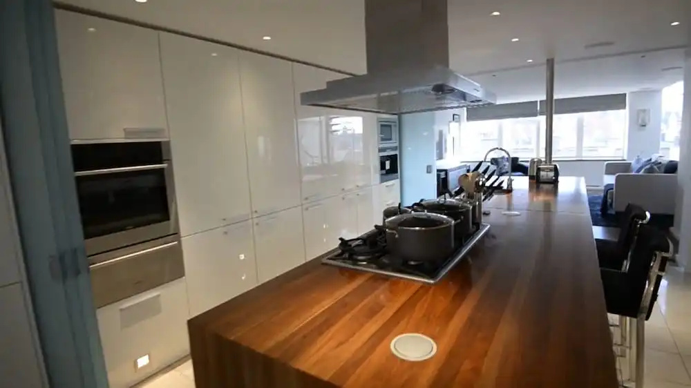 Spacius 3-bed Apartment in Kensington, London