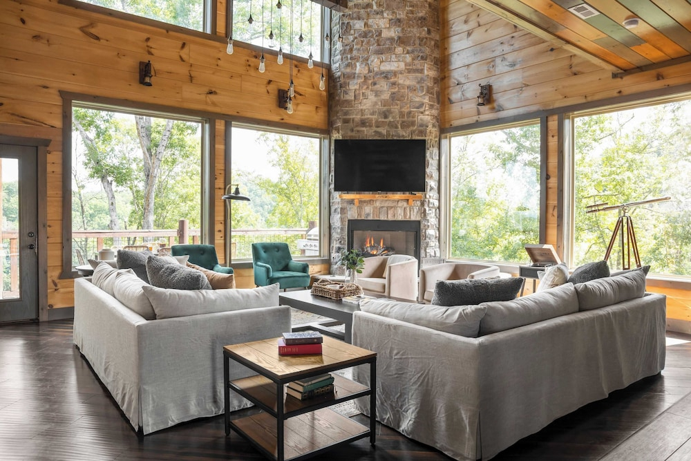 Indoor Pool, Movie Theatre, Game Room 6bdr Retreat Copperhead by Avantstay